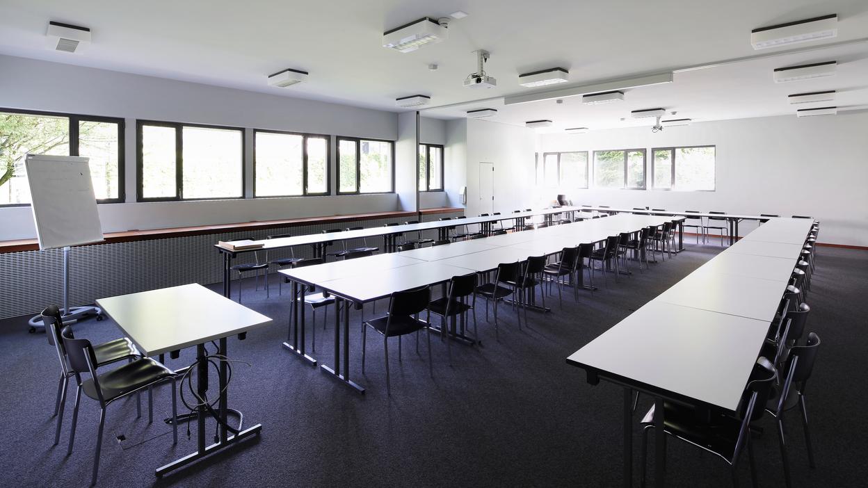 Empty seminar room on the University of St.Gallen campus – available as an additional space during the HSG Banking Days.